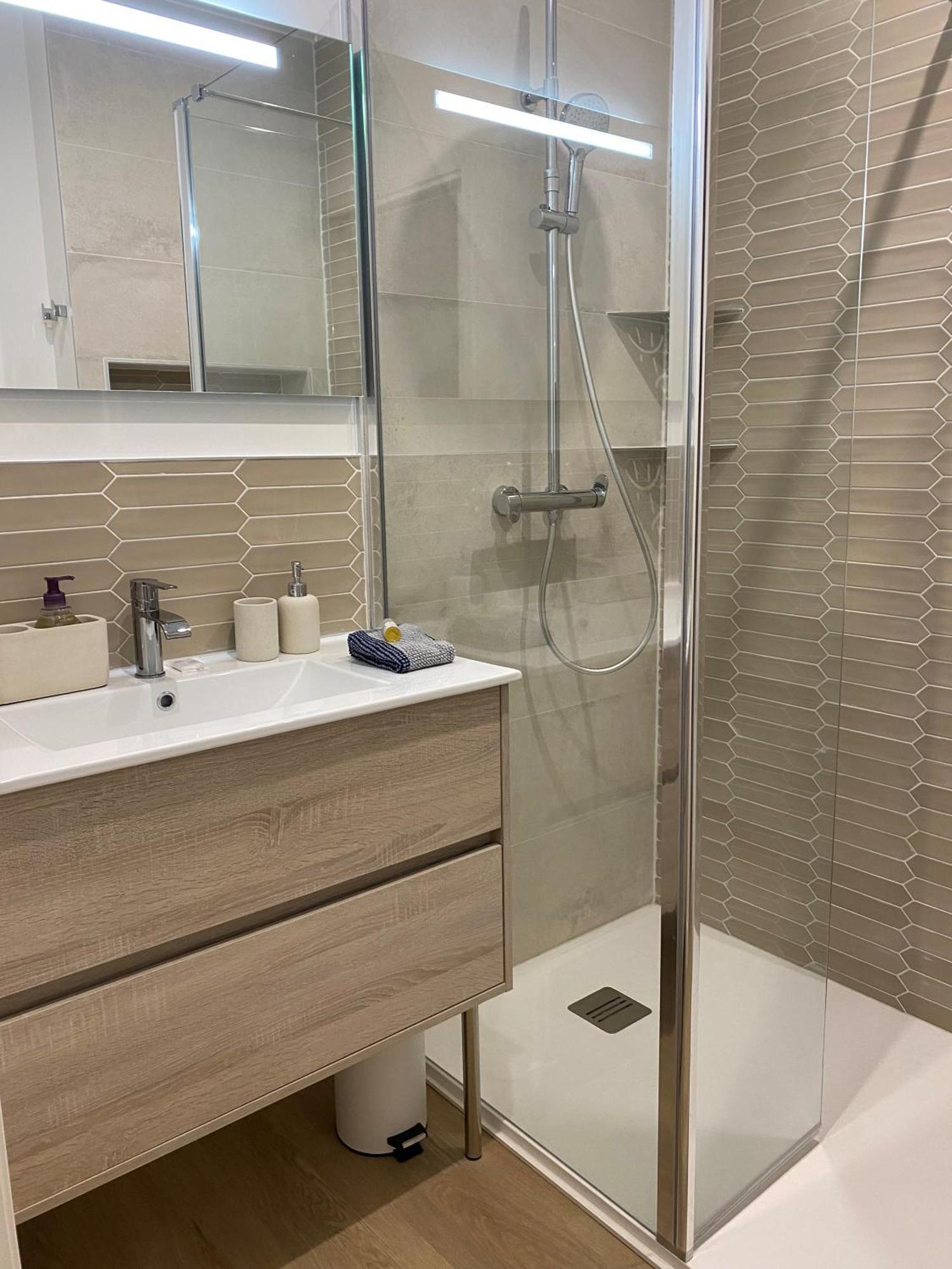 Luxe & Confort, Spacieux, Neuf, Clim Et Central Σετ Εξωτερικό φωτογραφία