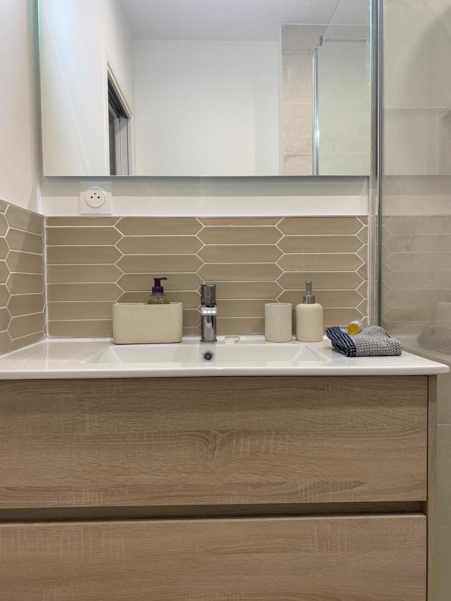 Luxe & Confort, Spacieux, Neuf, Clim Et Central Σετ Εξωτερικό φωτογραφία